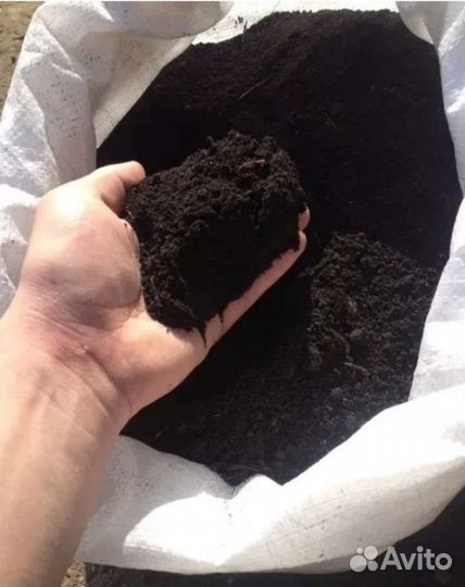 Плодородный грунт, чернозем в мешках