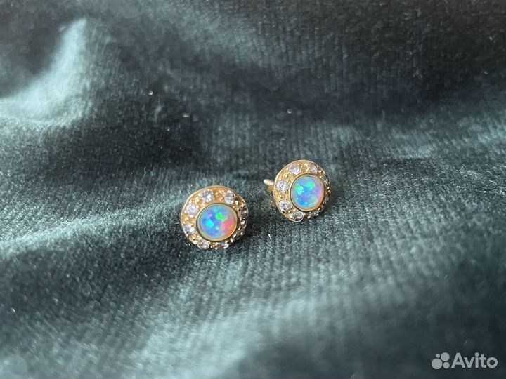 Золотые серьги с опалом