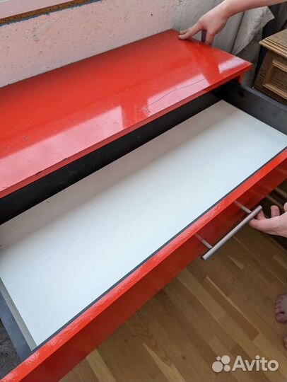 Туалетный столик для салона, офисный