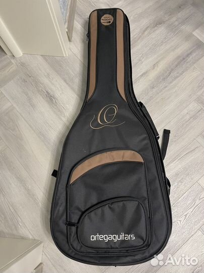 Акустическая гитара