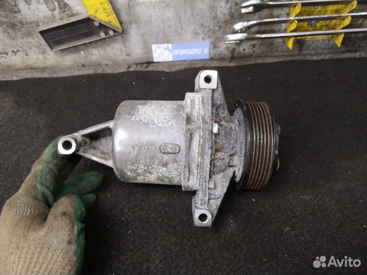 Компрессор кондиционера Ниссан Жук
