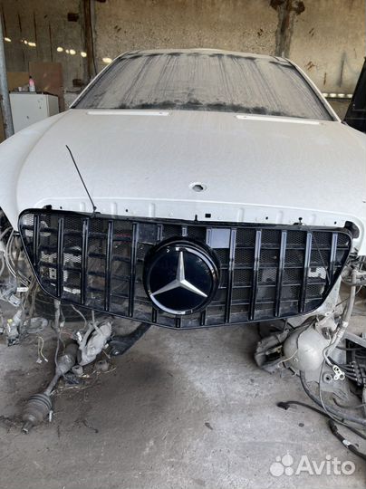 W 212 решётка радиатора