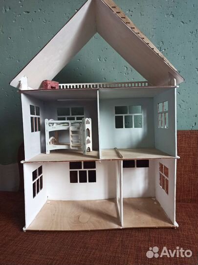 Кукольный домик с мебелью