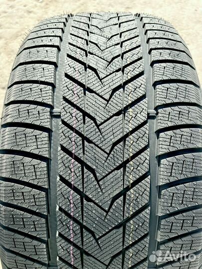 Sonix WinterXPro 999 275/40 R21 и 315/35 R21 88H