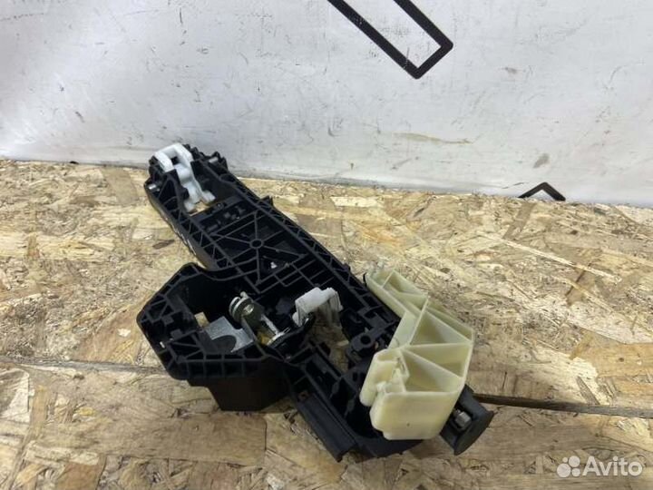 Кронштейн ручки двери задний правый Mercedes-Benz