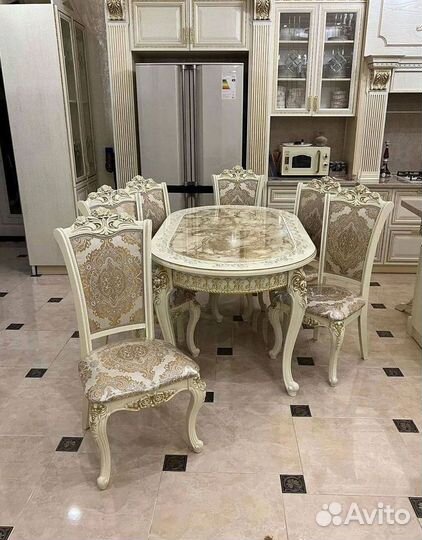 Стол кухонный и стулья