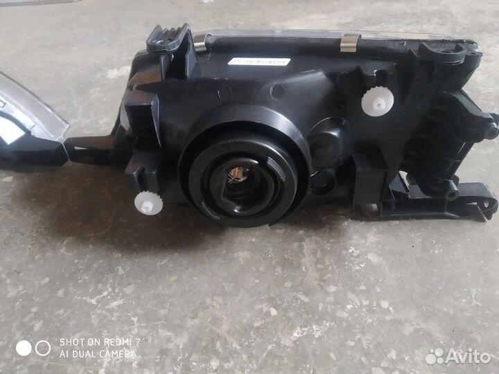 Фара Ниссан Вингроад,ад 99-05 г.в.левая,правая