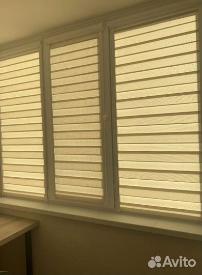 Рулонные шторы в коричневом коробе N3913