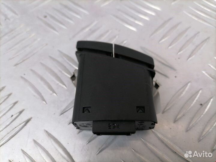 Кнопка аварийной сигнализации BMW 5 E60/E61 2004