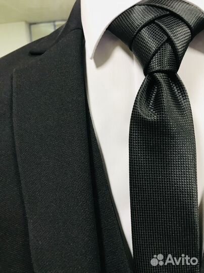 Мужской костюм черный не мнущийся