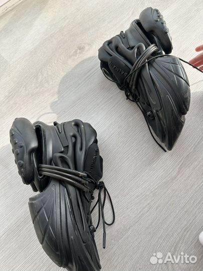 Продать кроссовки