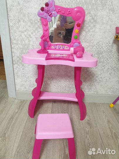 Детский туалетный столик