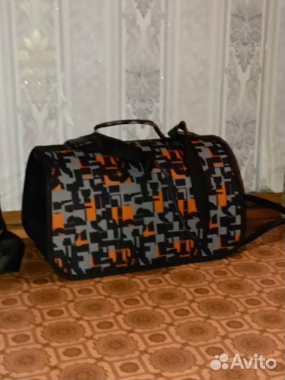 Переноска для кошек и маленьких собак