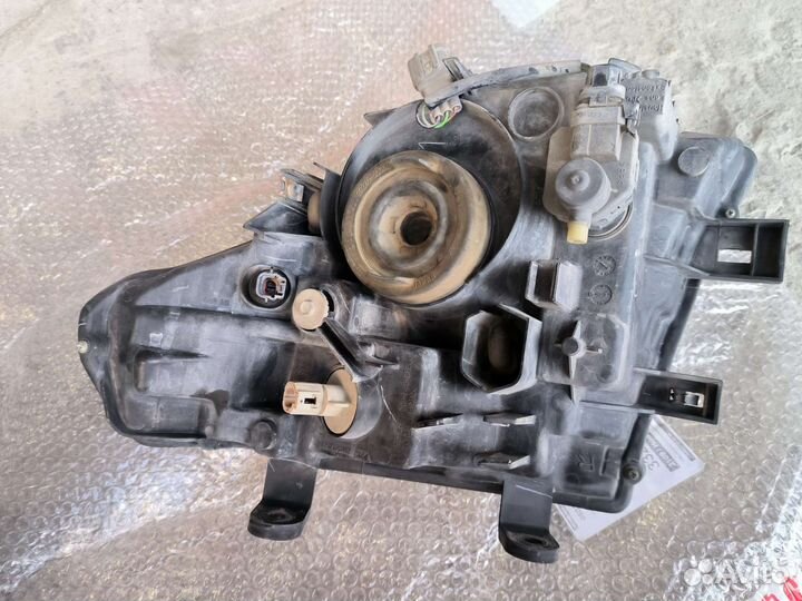 Фара правая Nissan Navara, Pathfinder,R51