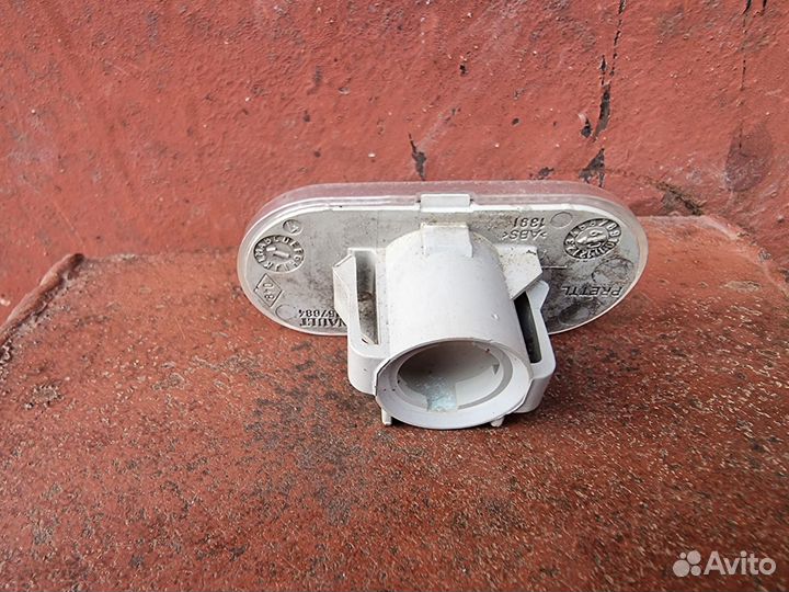 Повторитель на крыло 8200257684 Renault