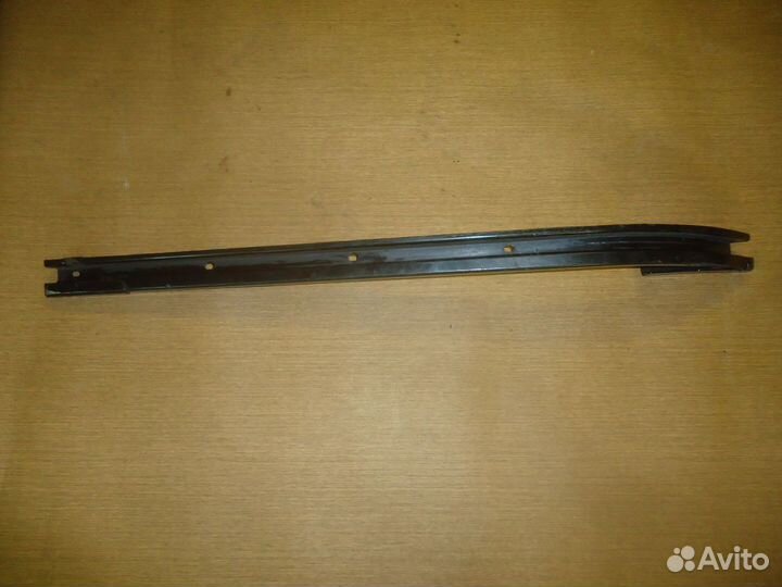 Направляющая двери левой Peugeot 1007