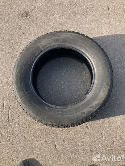 Bridgestone Blizzak Spike-01 215/65 R16