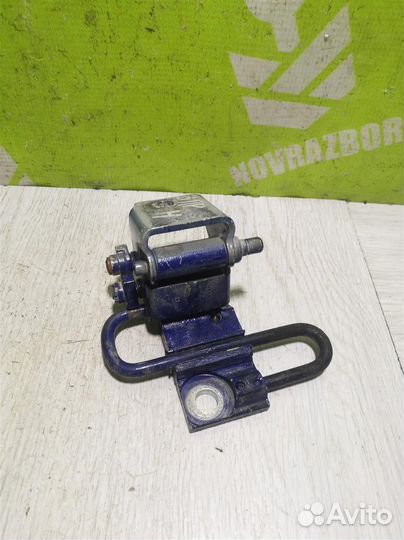 Петля двери задней правой нижняя Шкода Октавия А4