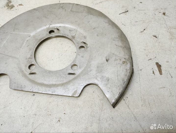 Щиток тормозного диска передний правый Cadillac