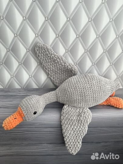 Мягкая игрушка вязаная Гусь-обнимусь