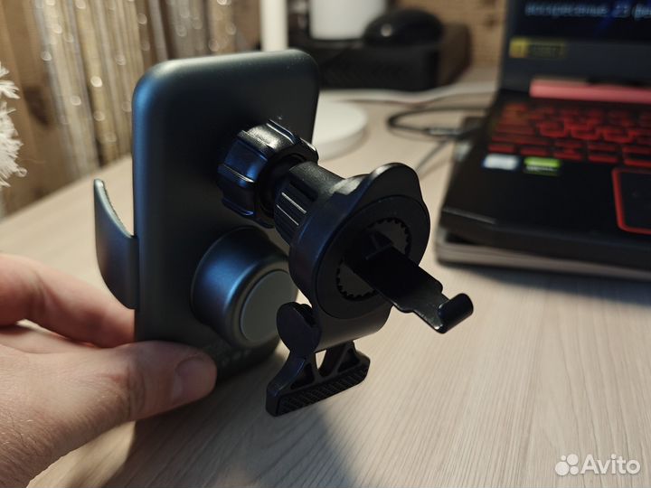 Беспроводная зарядка в автомобиль walker