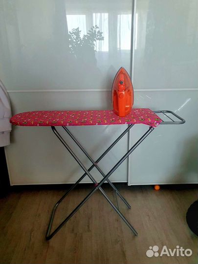 Гладильная доска и утюг детские