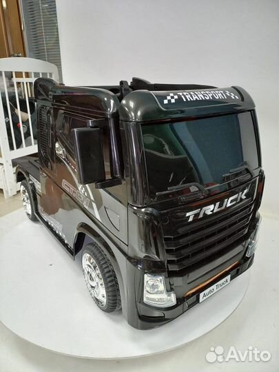 Детский электромобиль