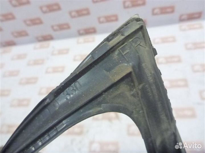 Уплотнительная резинка стекла передняя правая