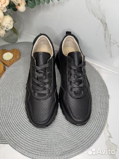 Кроссовки женские кожаные Новые wun der spur