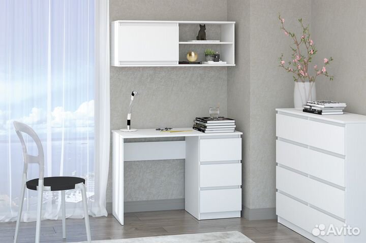 Письменный стол с полкой