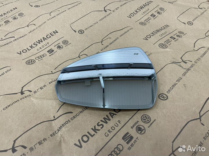 Стекляшка левая зеркало Audi A3 8V Европа
