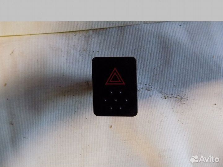 Кнопка аварийной сигнализации Tiida (C11) 2007-201