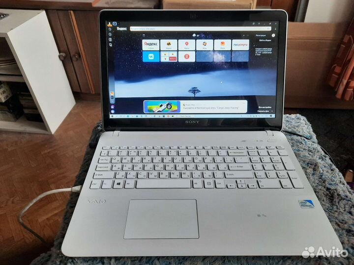 Sony vaio SVF 1521E1RW