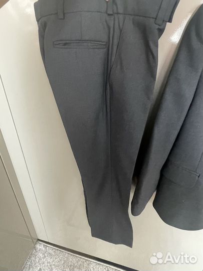 Школьный костюм для мальчика 128 новый серый