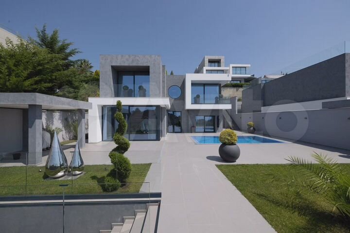 Коттедж 312 м² на участке 4,4 сот.