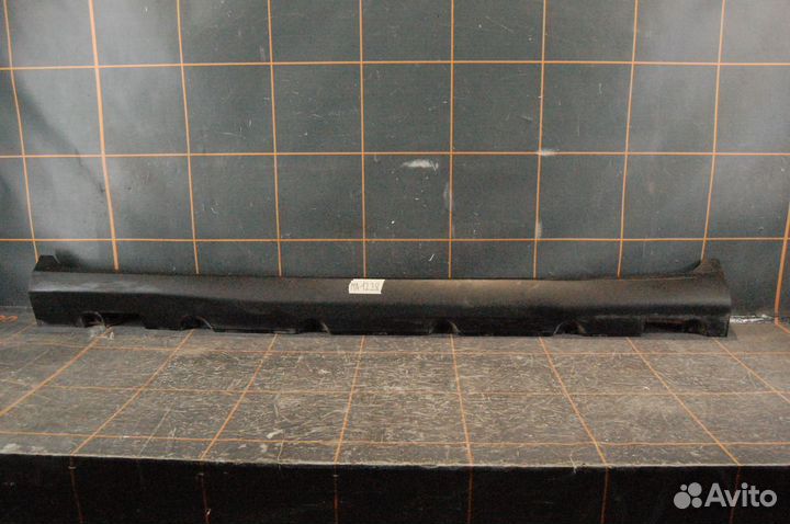 Накладка порога наружная левая-Mercedes-Benz X253