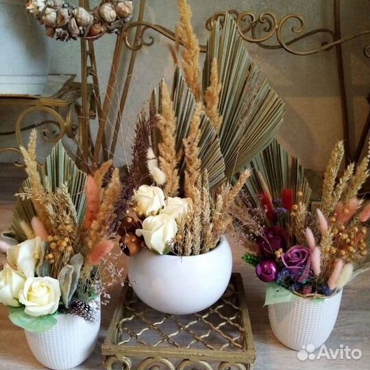 Композиция из сухоцветов в керамическом горшке