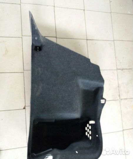 Обшивка багажника правая Skoda Rapid