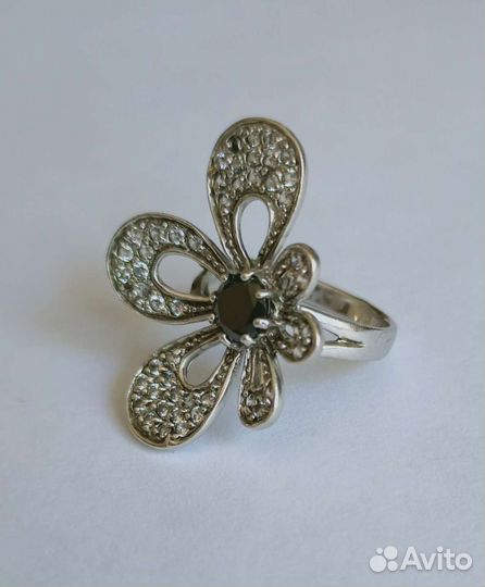 Серебряное кольцо с фианитами