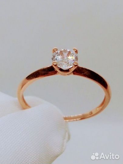 Золотое кольцо с камнем 18,5р