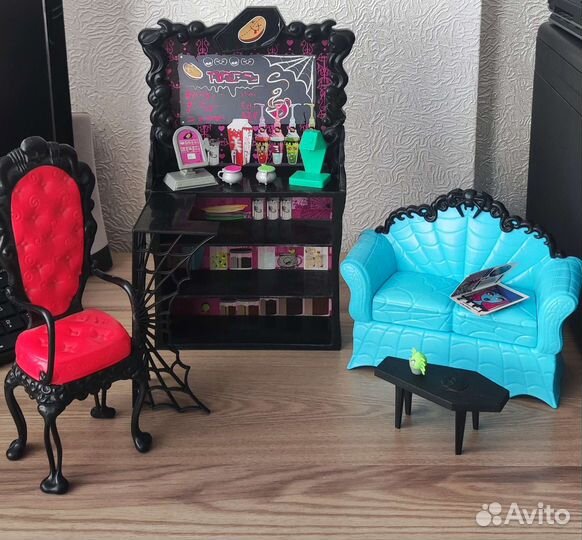 Мебель кофейня Клодин Вульф. Монстер Хай
