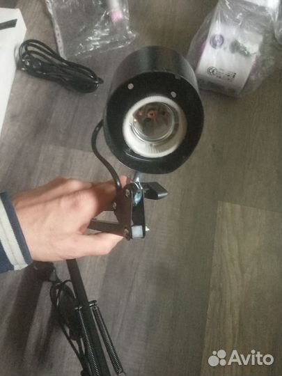 Настольная лампа