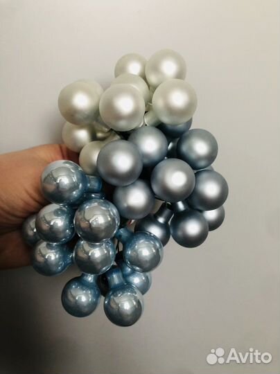 Новогодние шарики на проволоке