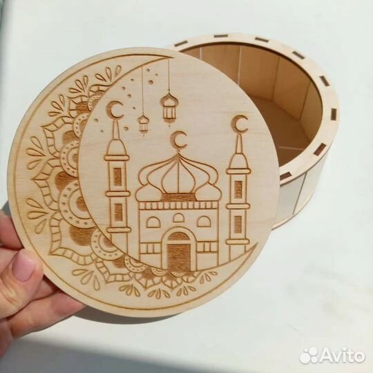 Подарочная коробка, упаковка, шкатулка