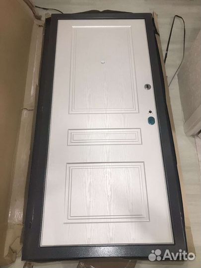 Дверь входная металлическая новая