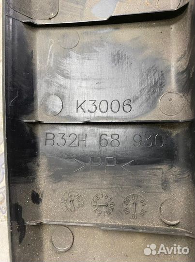 Обшивка двери багажника Mazda 3