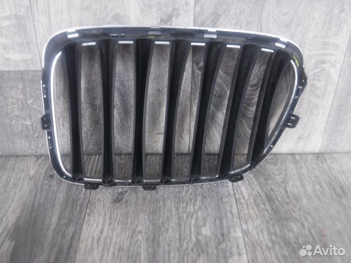 Решетка радиатора правая №628 BMW X1 (E84) 2011