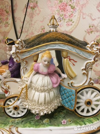 Фарфоровая карета