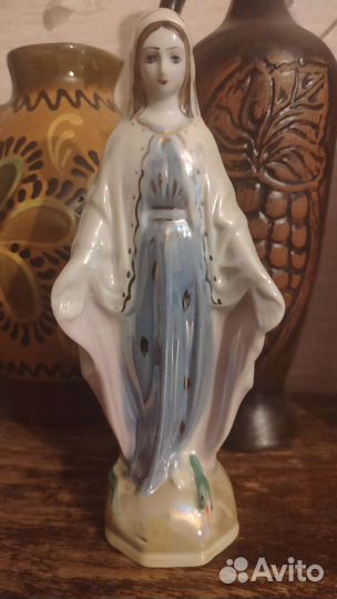 Статуэтка фарфор