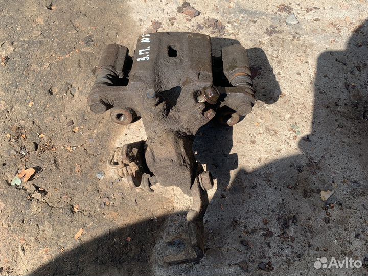 Суппорт задний правый Nissan Almera N15